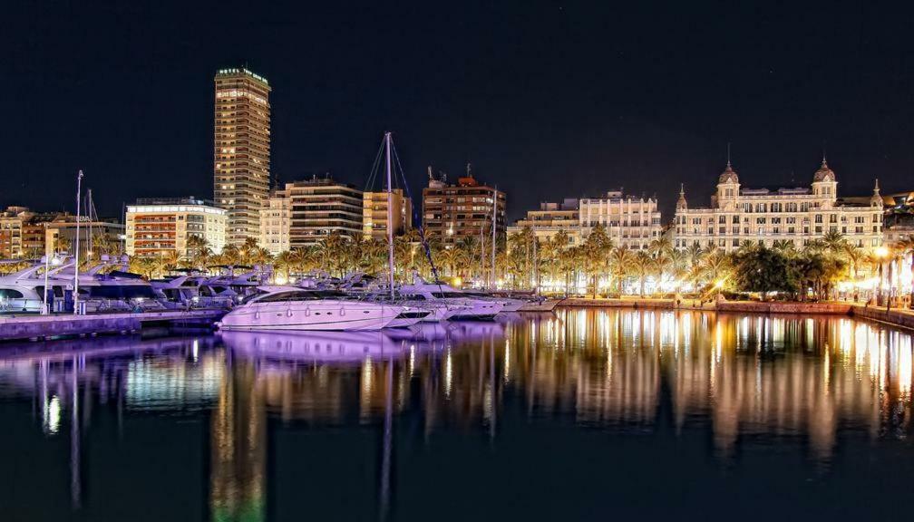 Vistas Al Mar. Gran Salon. Playa A 1 Minuto. Wifi Lägenhet Alicante Exteriör bild